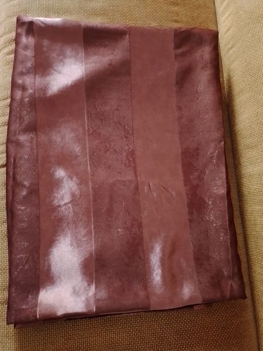 Продам шторы бордовые