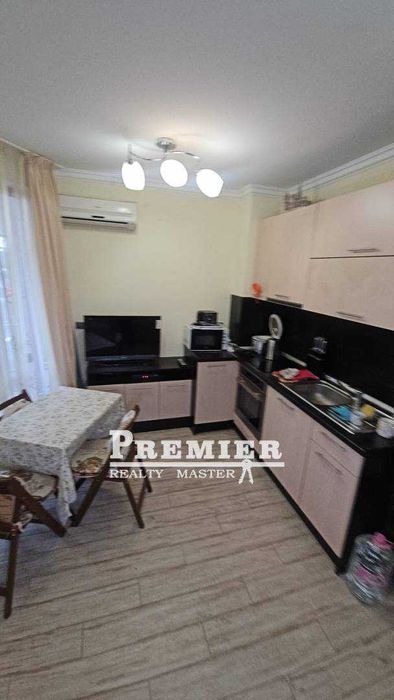 Продава се двустаен апартамент на първа линия в Свети Влас