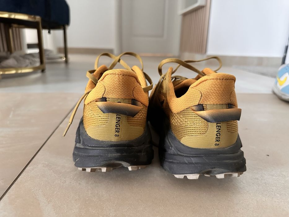 Hoka Challenger 8
