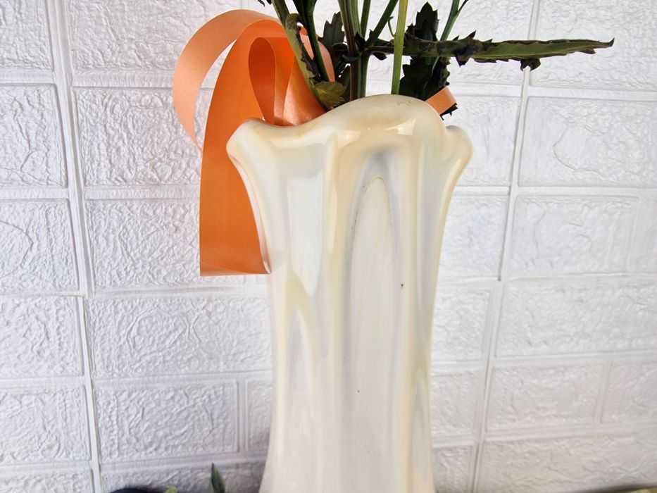 Стъклена масивна ваза