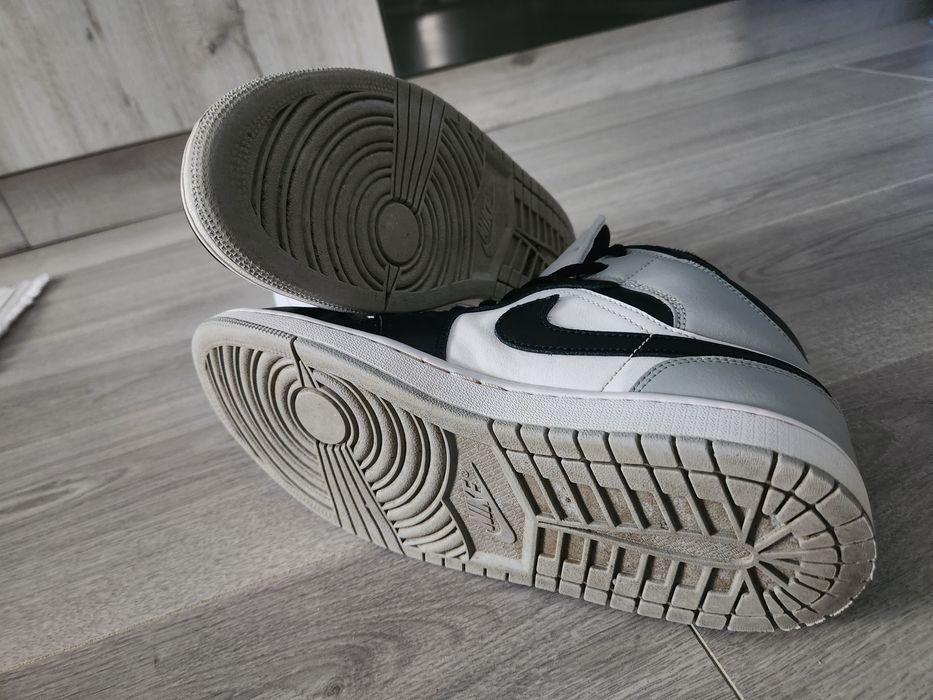 Vând Air Jordan 1 MID