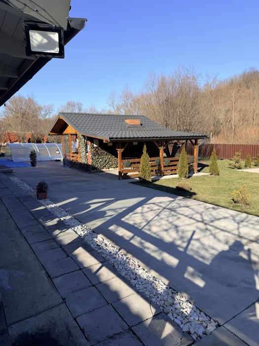 Cabana  de inchiriat LA   PADURE cu PiSCINA iSauna si ciubar  si