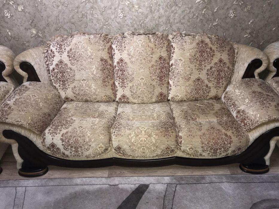 Срочно продам шикарный диван