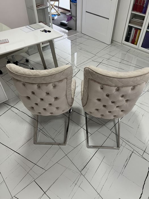 Продавам един брой стол