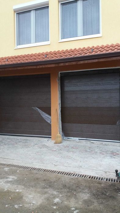 uși de garaj rezidențiale