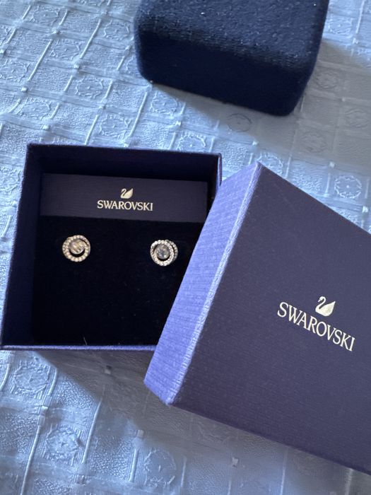 Продаю оригинальные серьги Swarovski