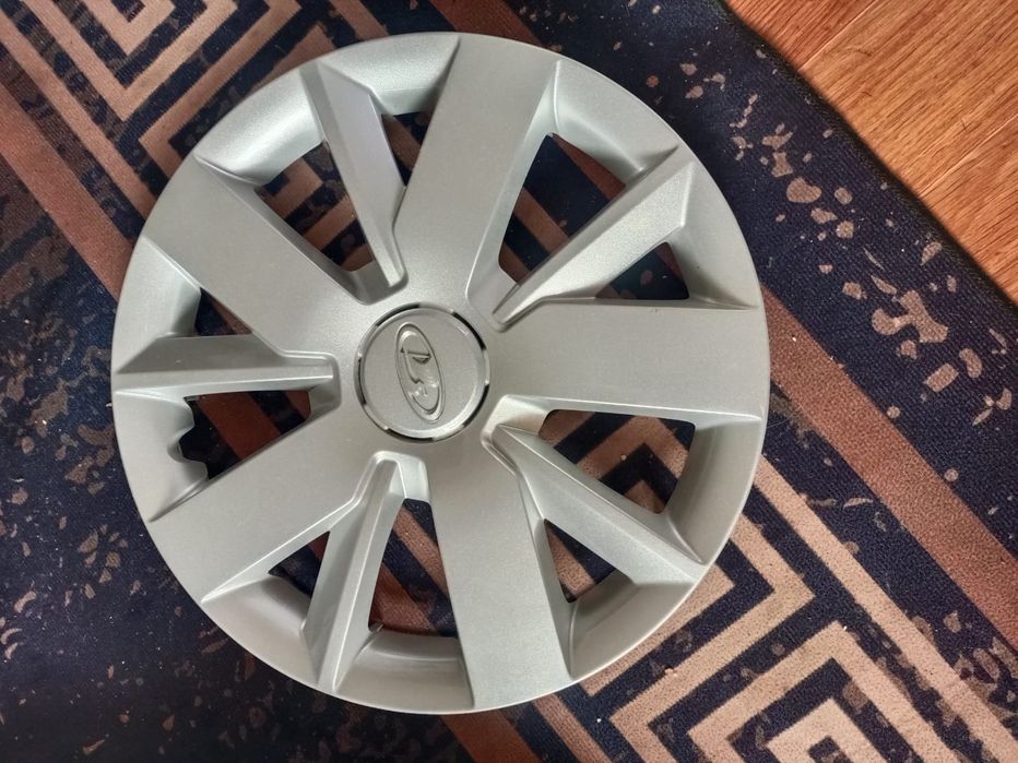 Продам колпаки оригинал новые на 14