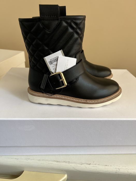 Продам детские демисезонные сапоги Burberry