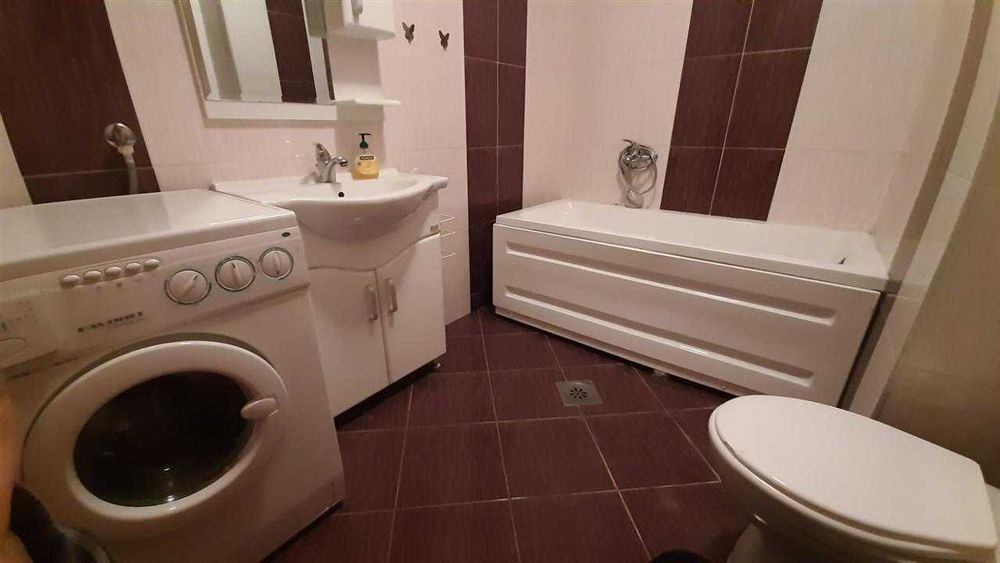 Дава се под наем Двустаен апартамент в Бургас, Лазур - 52 кв.м за 204 € - Снимка #3