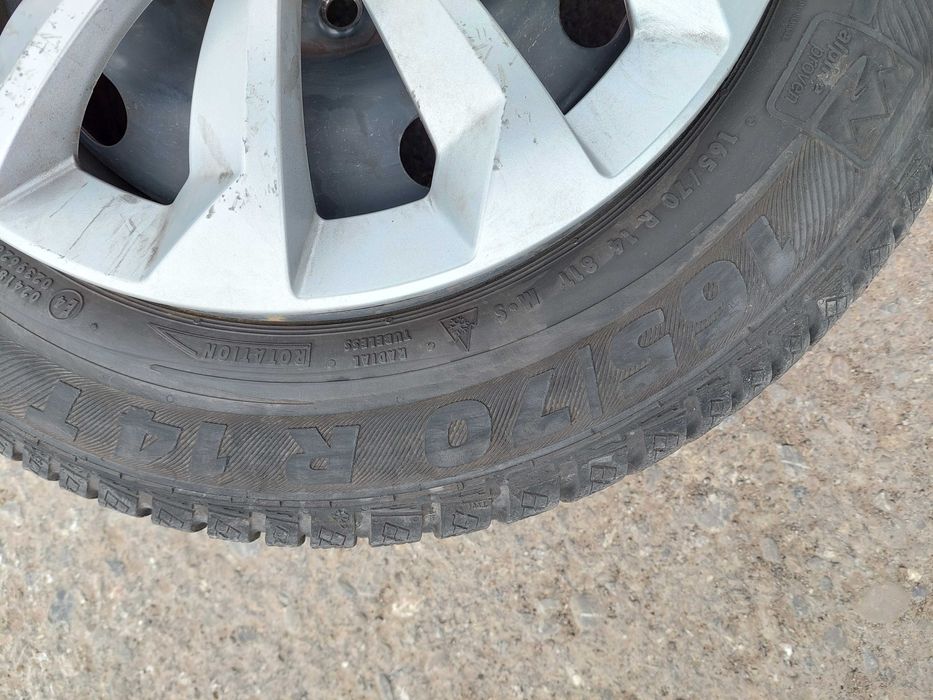 Vand 2 roti Volkswagen 200lei/buc