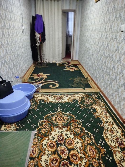 Qiziriq tuman markazi, hokimyat oldidagi dom sotiladi.