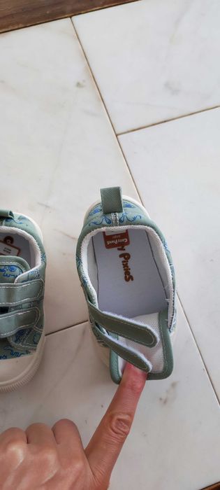 Чисто нови детски обувки