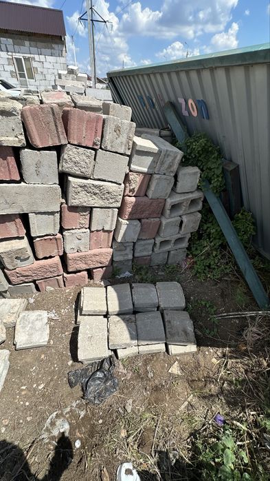 Продам б/у рваный кирпич для забора