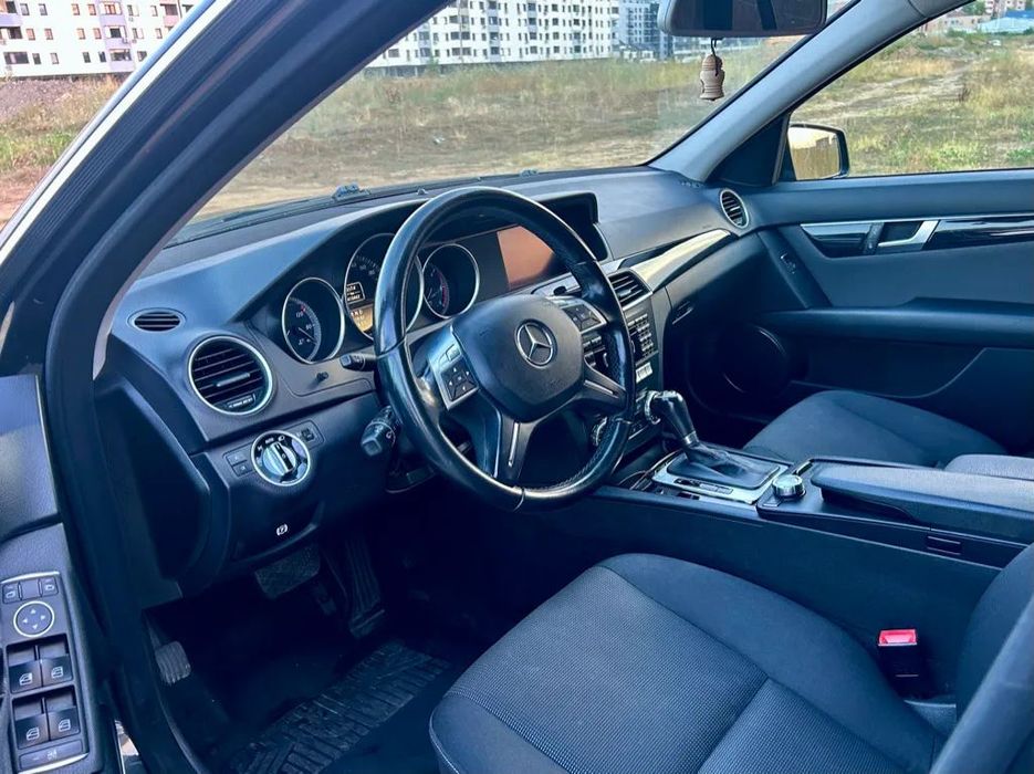 Mercedes-Benz C 2012, automat, 170 cp, anvelope, baterie, discuri, placute noi!