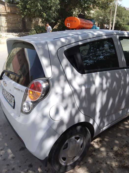 Автомашина Спарк 2011года