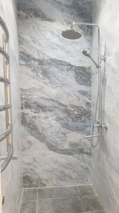 Продаётся 2 этажный дом 4 соток, 5 комнат 2 хола 5 санузлов.