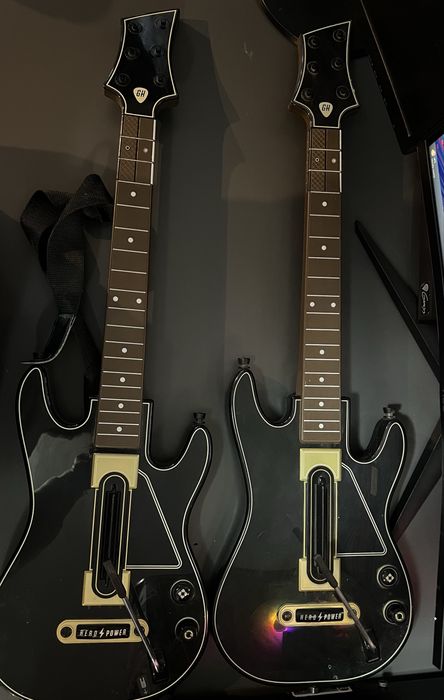 Set Guitar Hero Live PS5/PS4+ 2 Chitare+ stick