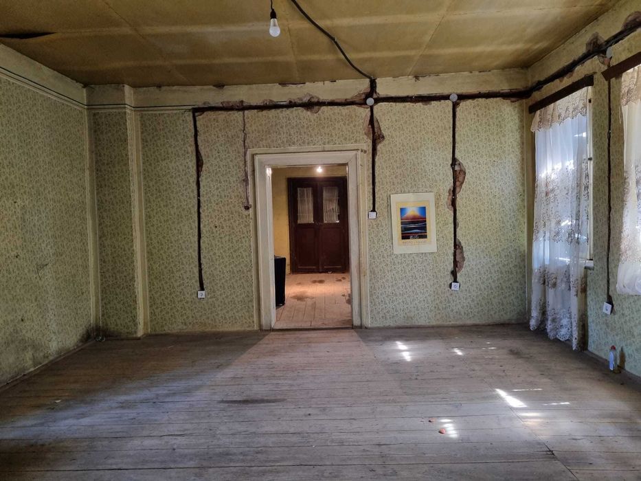 Casa saseasca de vanzare, gradina mare cu panorama- Pelisor