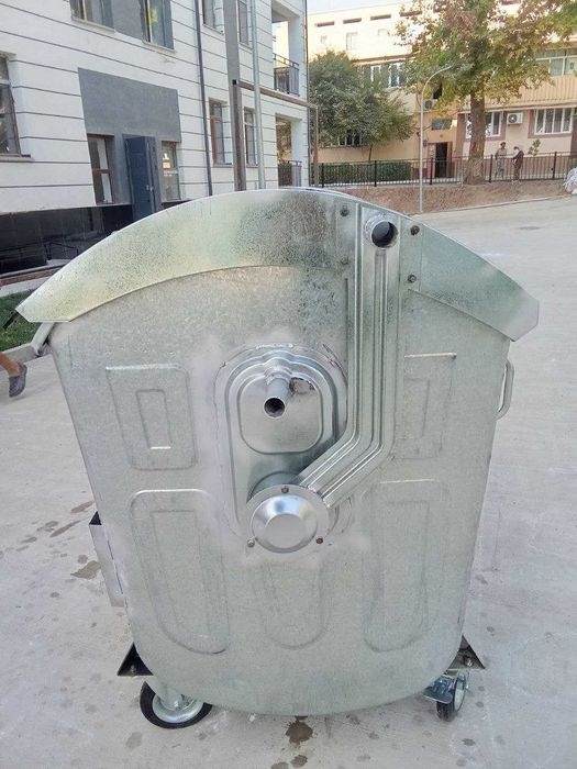 Мусорный металлический контейнер мусорный бак