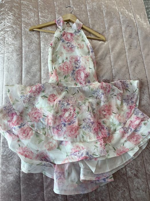 Модерна ефирна рокля с флорален принт