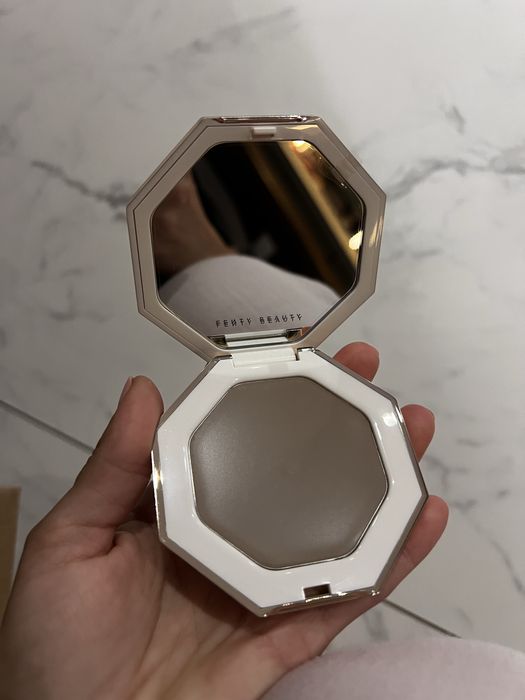 Bronzer si Pudra Fenty Beauty