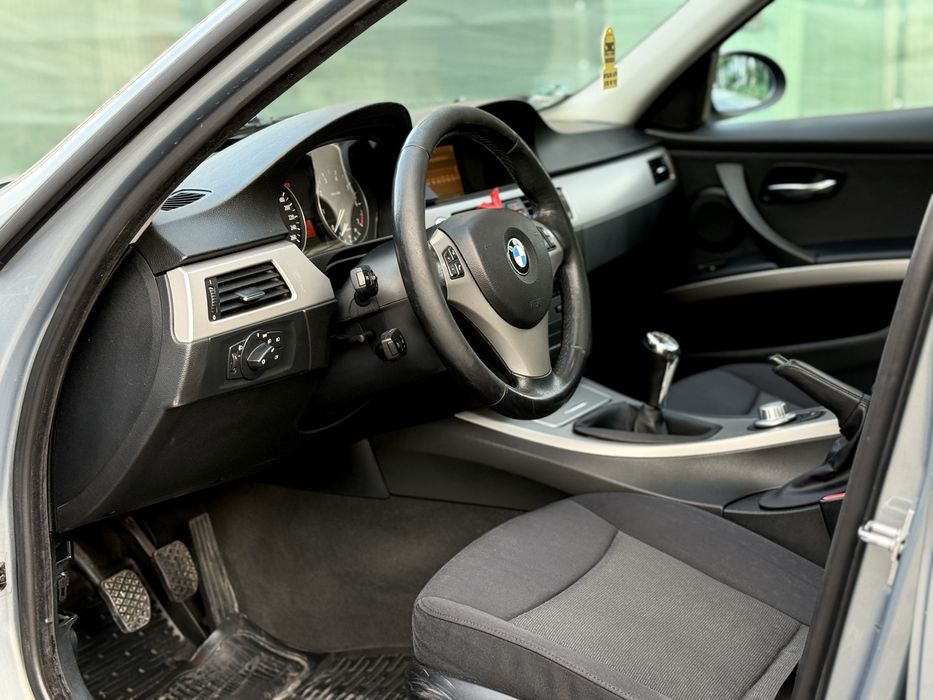 Vand/Schimb BMW Seria 3 E90 “ An Fabricatie 2007 “ Stare Foarte Buna