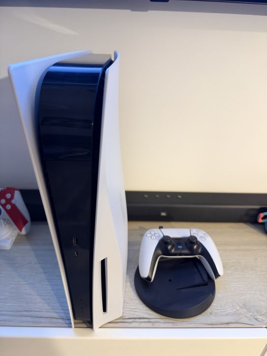 Consola PS5 cu disk cu doua manete si joc