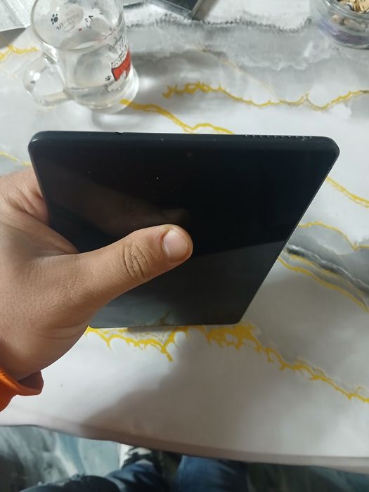 Vând tableta Lenovo