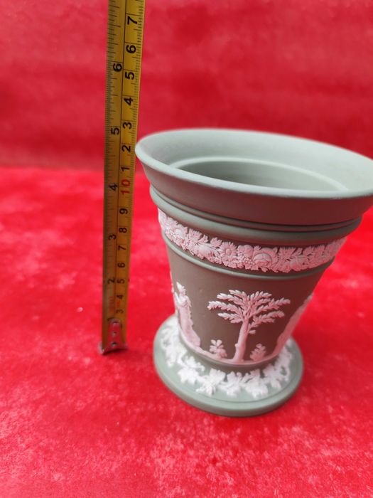 vaza din portelan wedgwood