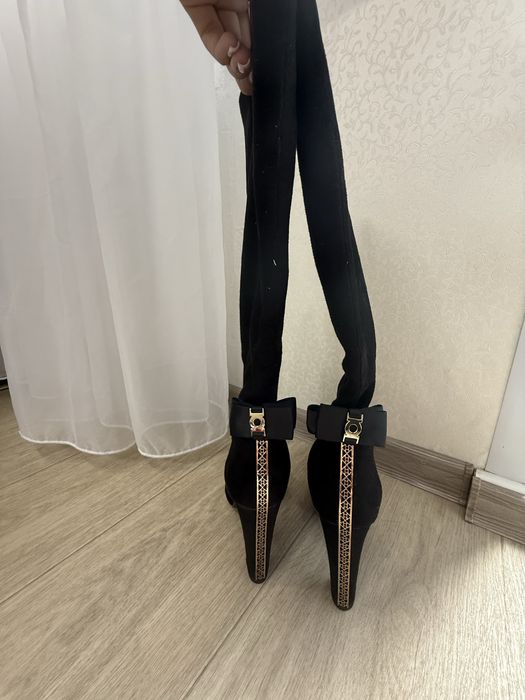 Продам демисезонные сапоги на каблуке