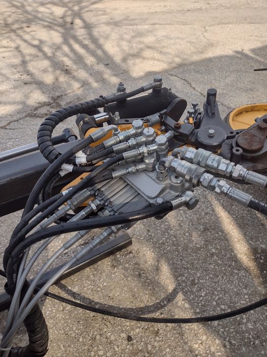 Продавам отклоняваща косачка и фреза