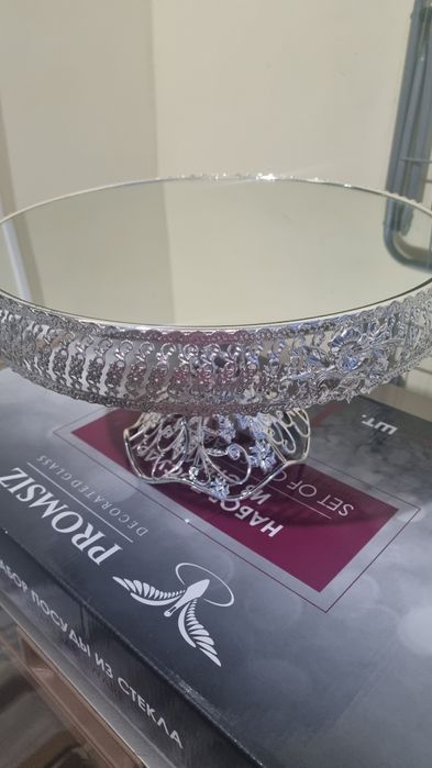 Посуда тортовницы  с ножкой