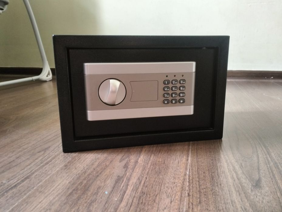 Продается сейф с кодом