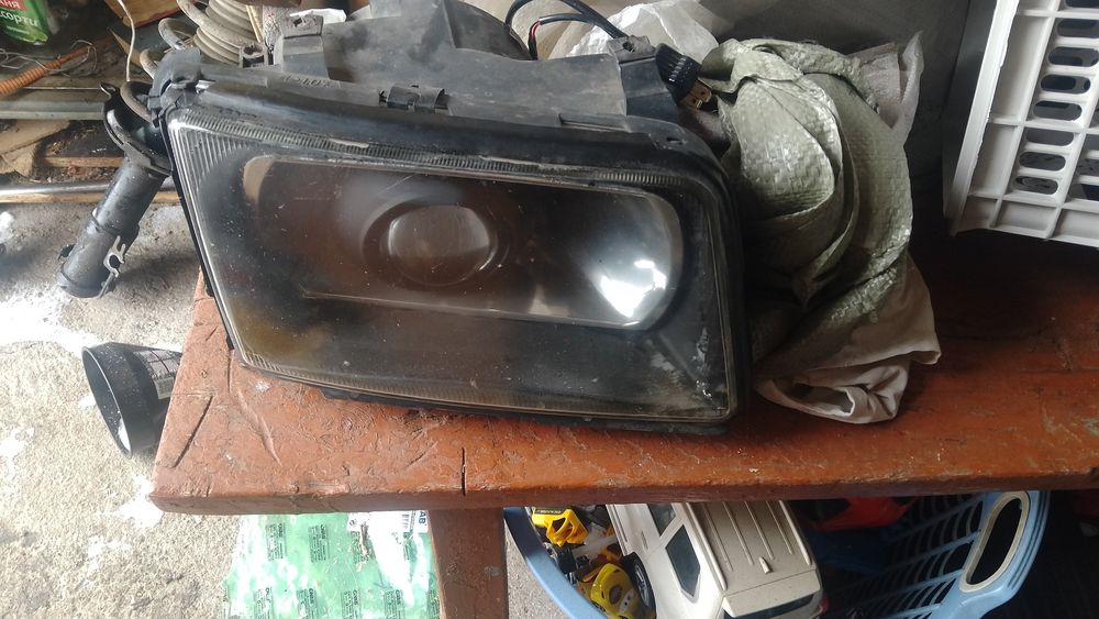 Продам леды в хорошем состоянии фары Ауди что стоят