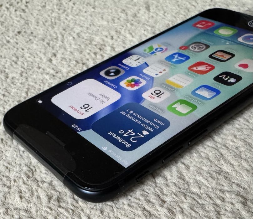 Phone SE 3. 64GB negru - nou