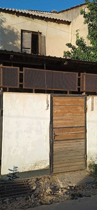 Продается двухэтажный коттедж, 6 соток,  из 8 комнат, с гаражом