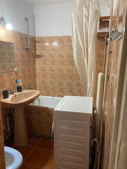 Inchiriez apartament