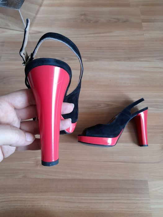 Женские босоножки