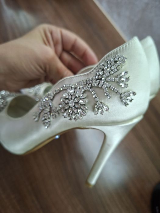 Абитуриентски обувки токчета