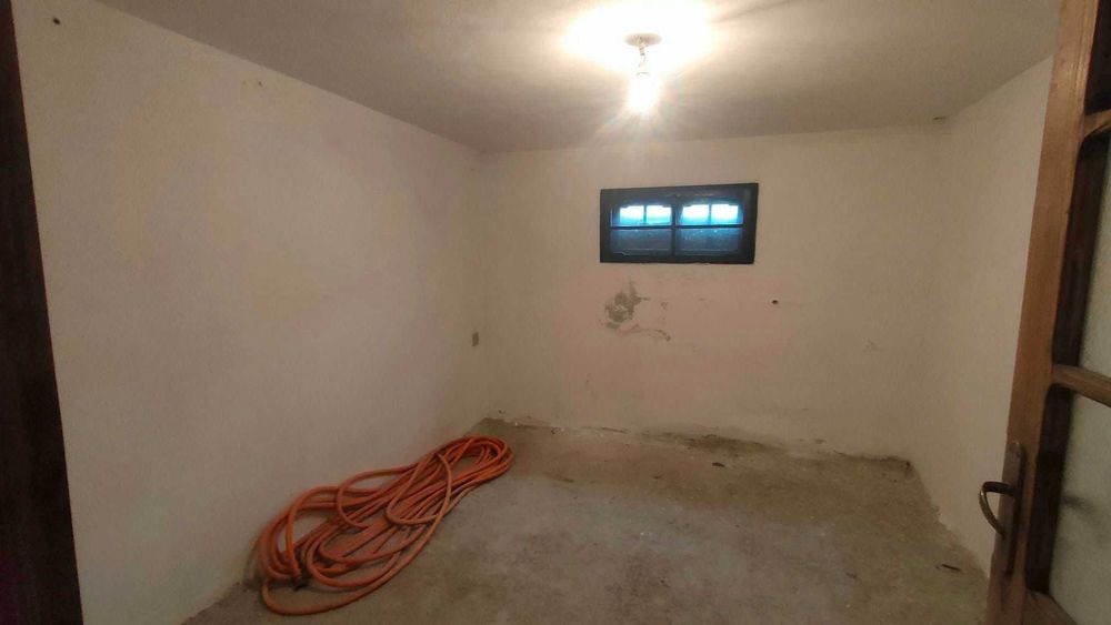 Продава се Къща в с. Синаговци, Област Видин - 462 кв.м за 184 €/кв.м - Снимка #11