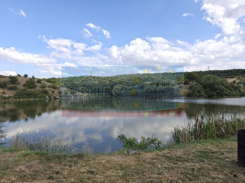 Упи - 778 м2 в с. Храбърско