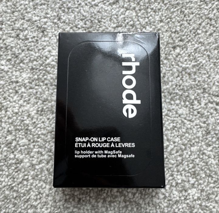 Rhode Snap-On калъф MagSafe за айфон заедно с rhode Lip Tint гланц