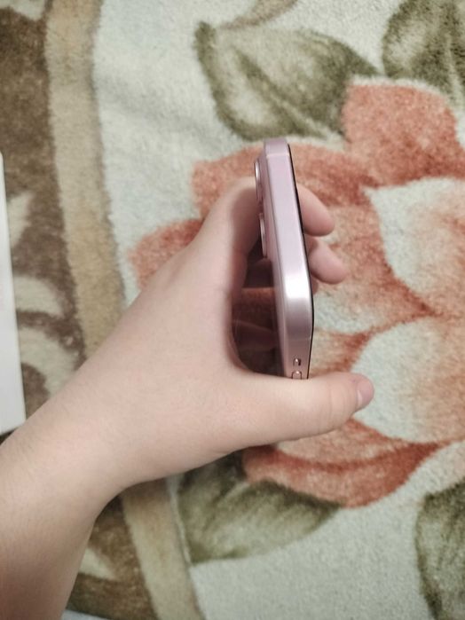 iPhone 15 în garantie