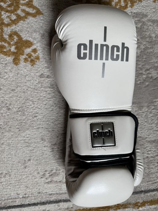 Боксерские перчатки clinch 12oz
