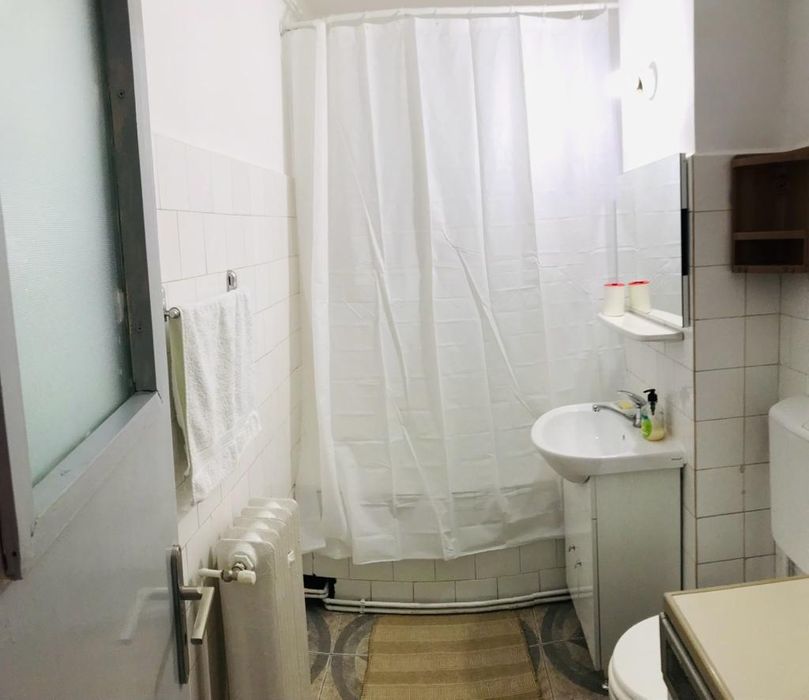 Închiriez apartament pe bulevardul Unirii