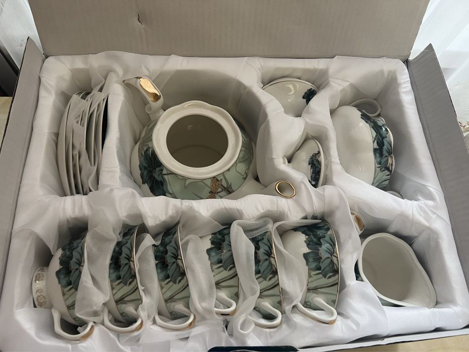 Фарфоровый чайный сервиз