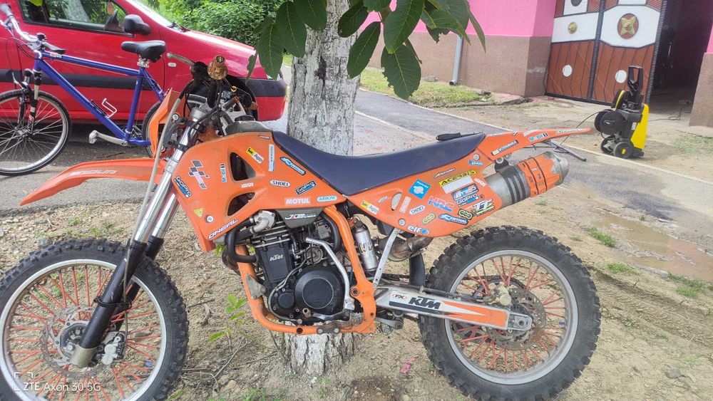 Motocicleta de teren și scuter