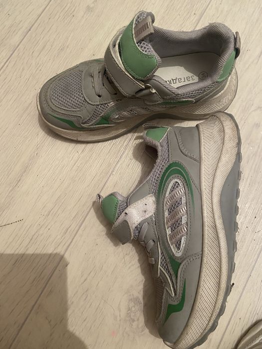 Отдам сапоги и кросовки для детей