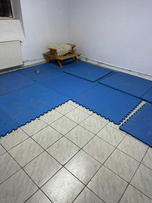 Mese inalte de bar + covor tip puzzle pentru sala / spatiu sportiv