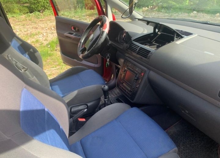 Vând Volkswagen Sharan